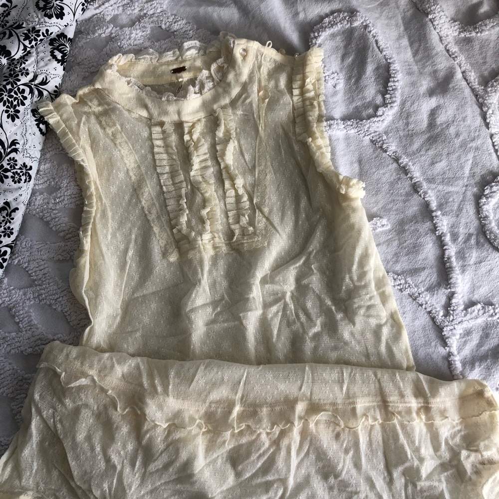 VGUC Free People cream colored lace sleeveless shirt